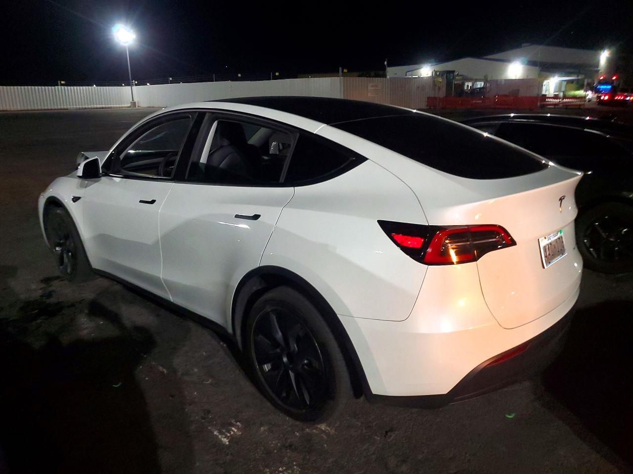 2024 Tesla Model Y - zdjęcie 2