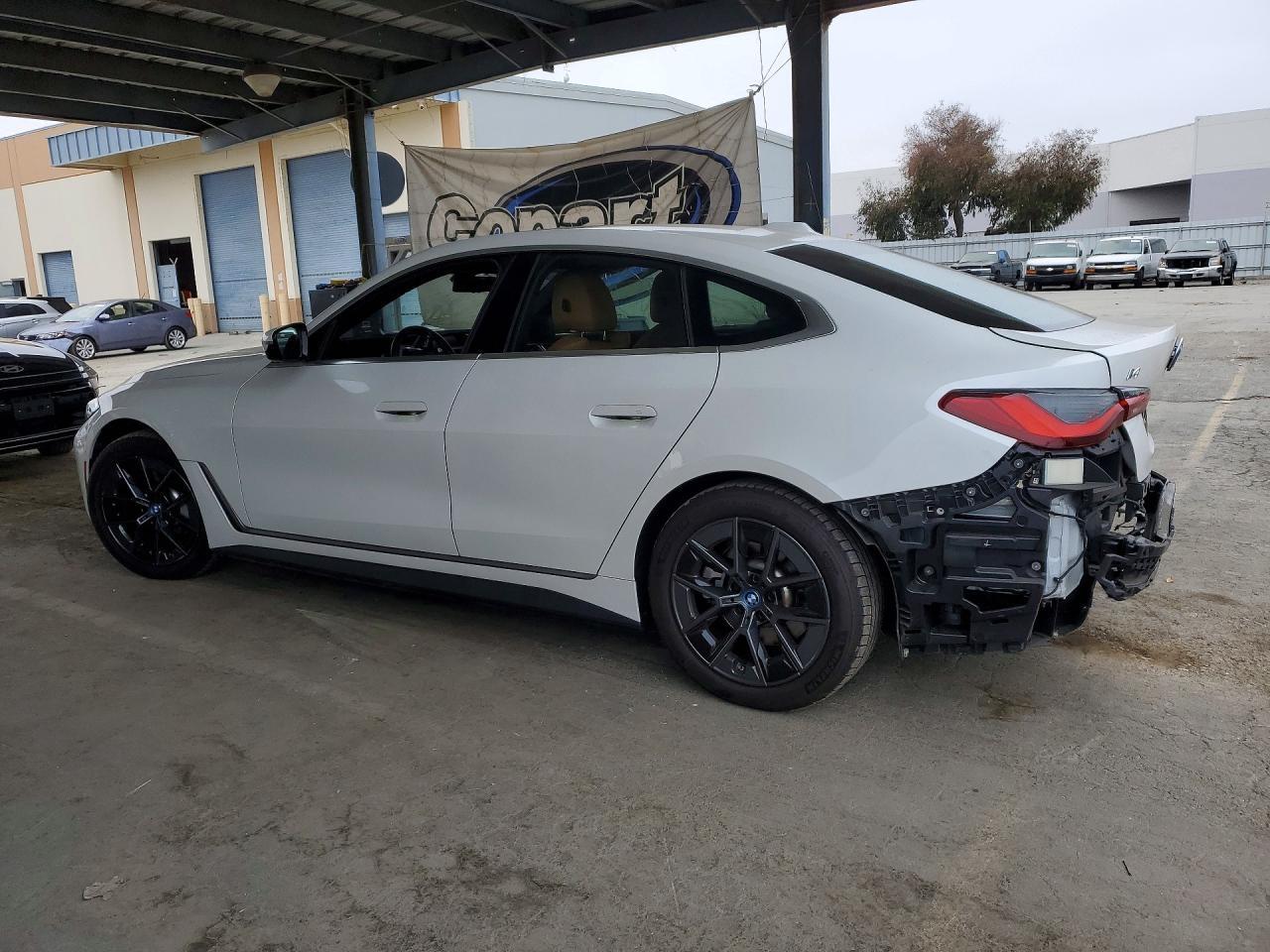 BMW i4 - zdjęcie 2