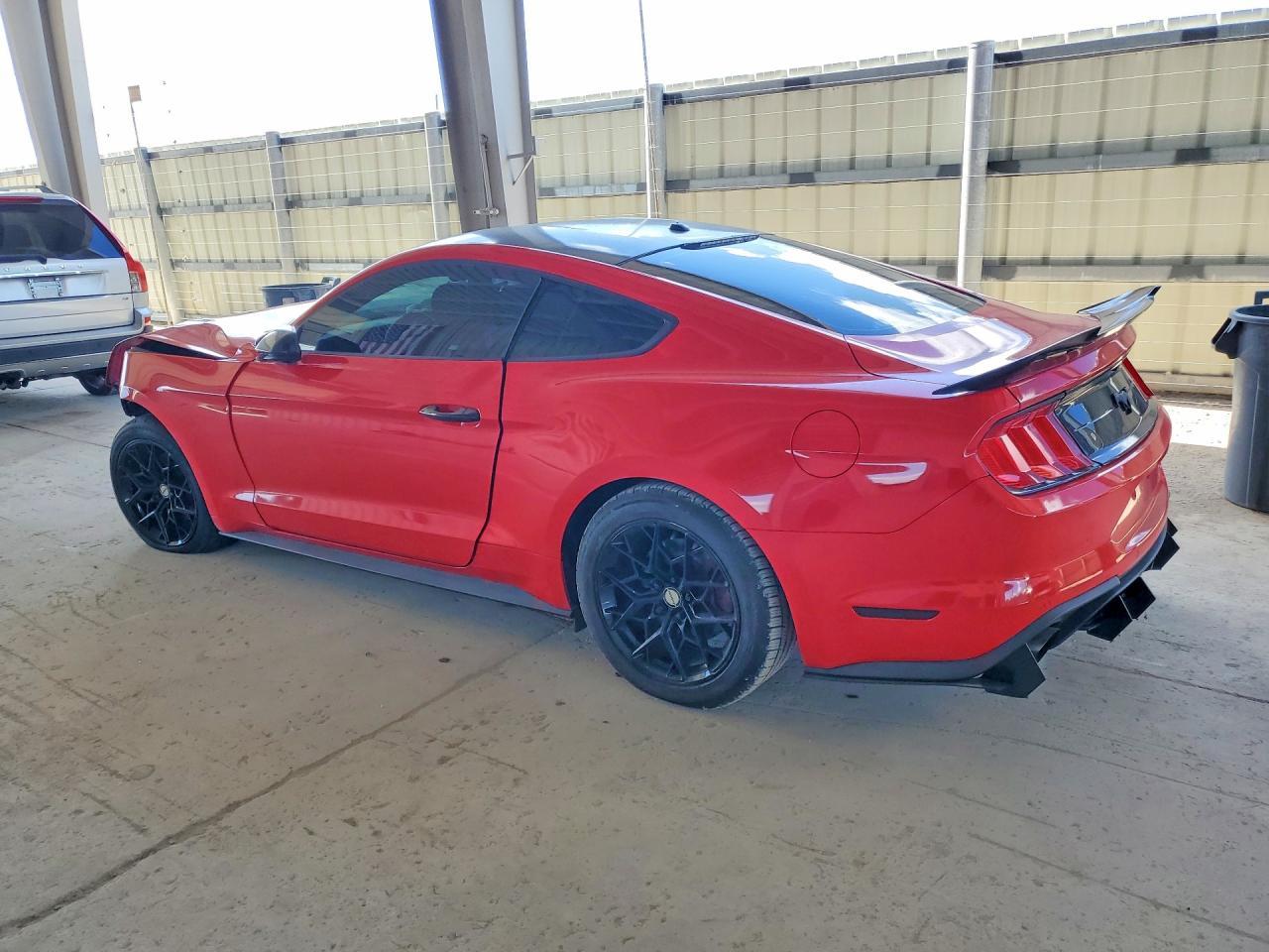 2019 Ford Mustang - zdjęcie 2