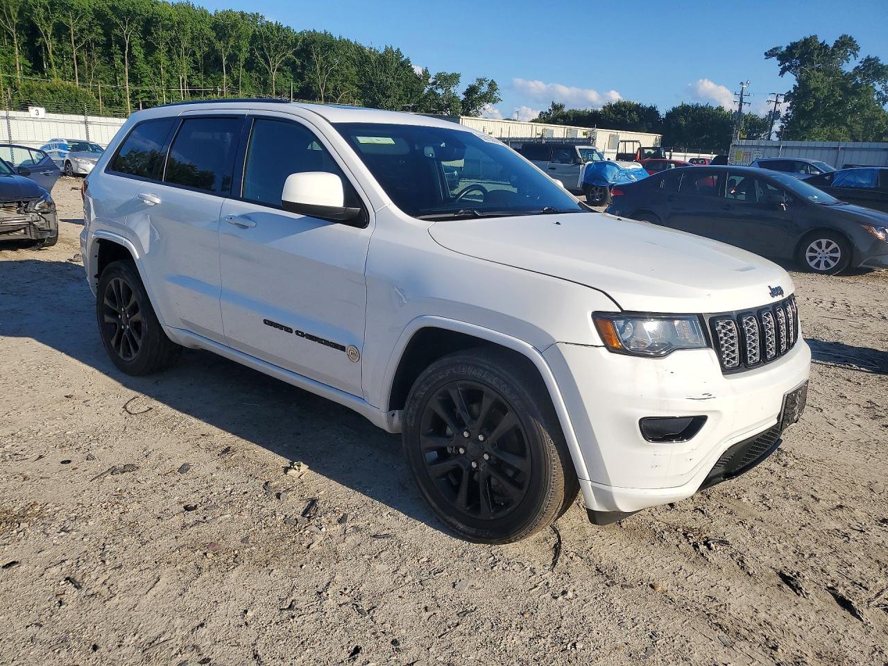 2020 Jeep Grand Cherokee Laredo - zdjęcie 4