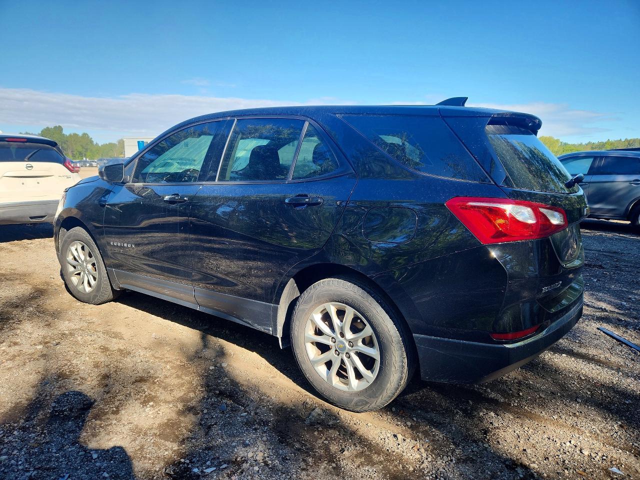 2018 Chevrolet Equinox Ls - zdjęcie 2