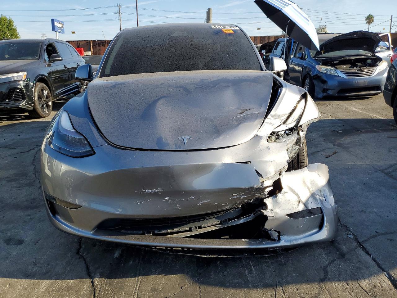2025 Tesla Model Y - zdjęcie 5