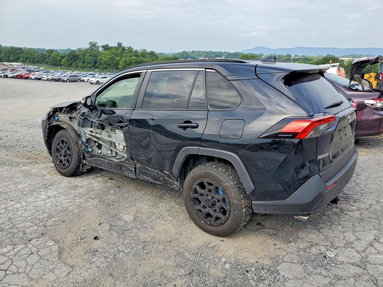 2020 Toyota Rav4 Hybrid Xle - zdjęcie 2