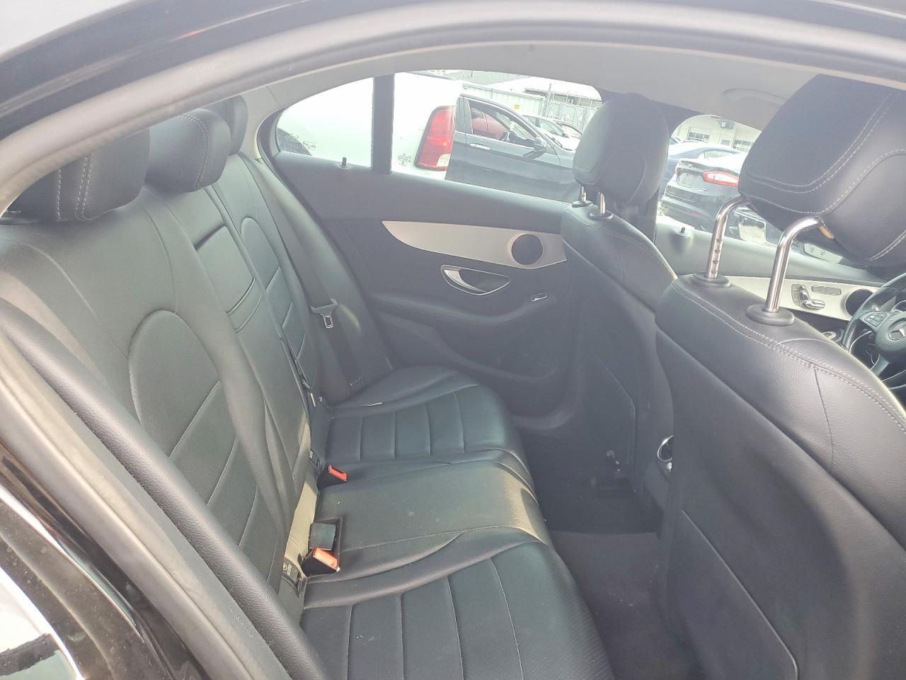 2016 Mercedes-Benz C 300 - zdjęcie 10