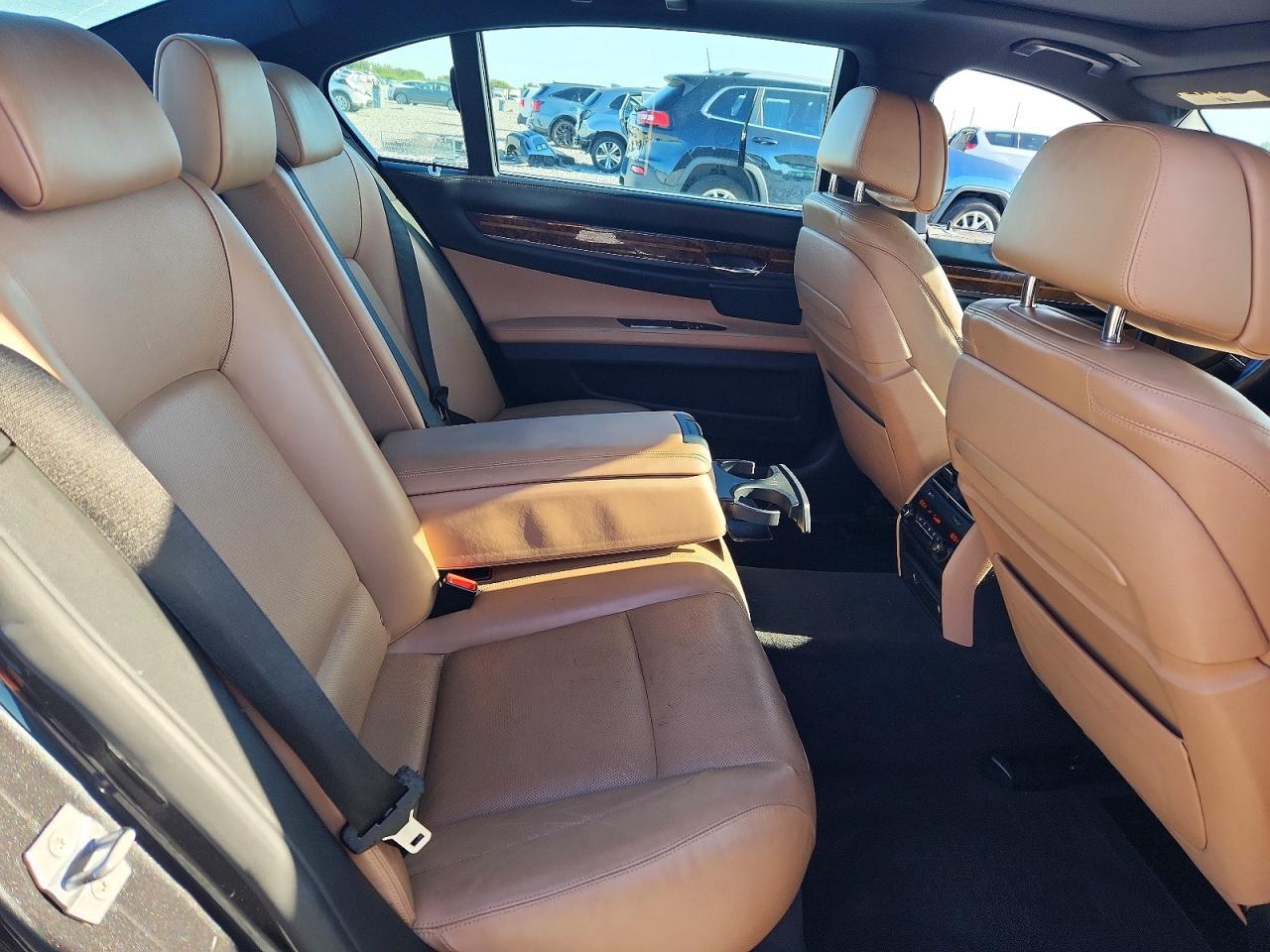 2014 BMW 750 Li - zdjęcie 10
