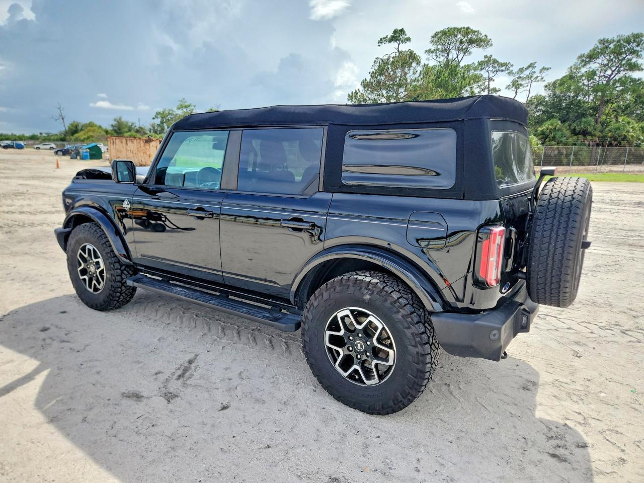 2023 Ford Bronco Base - zdjęcie 2