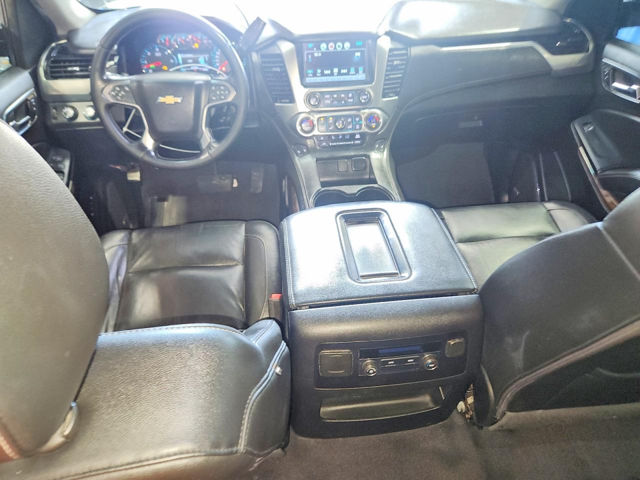 2019 Chevrolet Suburban K1500 Lt - zdjęcie 8