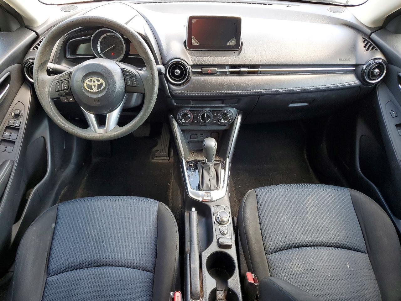 2018 Toyota Yaris Ia Base - zdjęcie 8