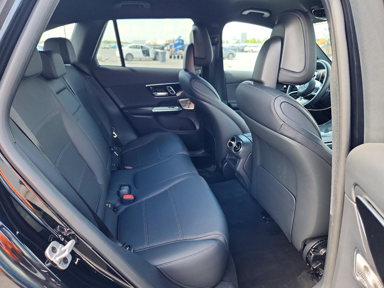 2025 Mercedes-Benz Glc 300 - zdjęcie 11