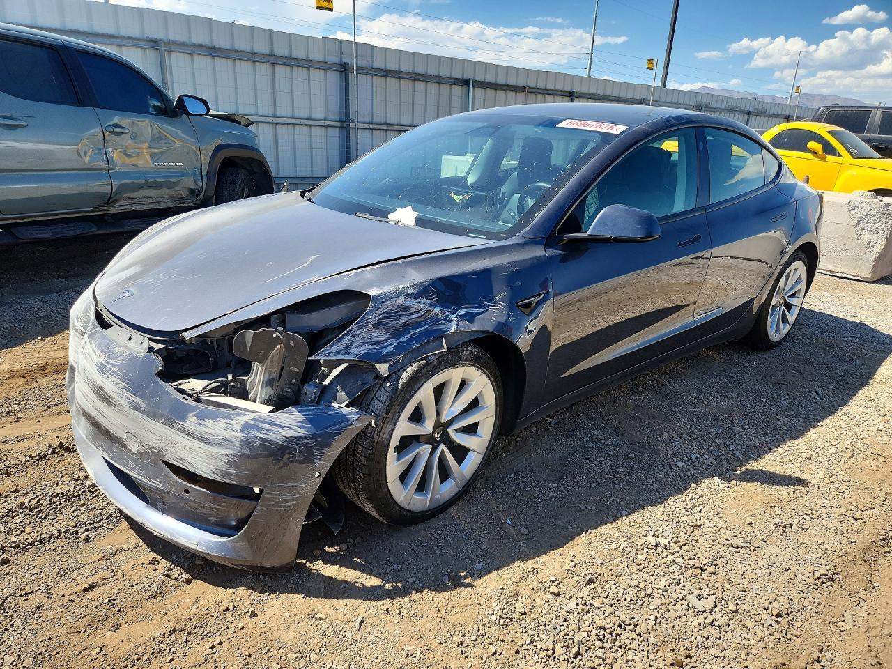 2022 Tesla Model 3 - zdjęcie główne