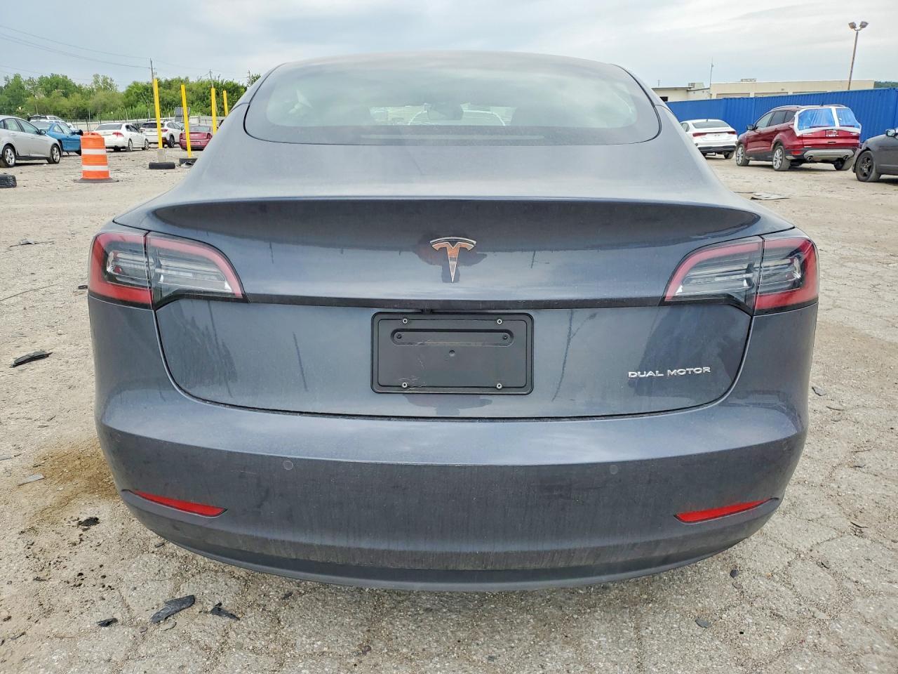 2022 Tesla Model 3 - zdjęcie 6