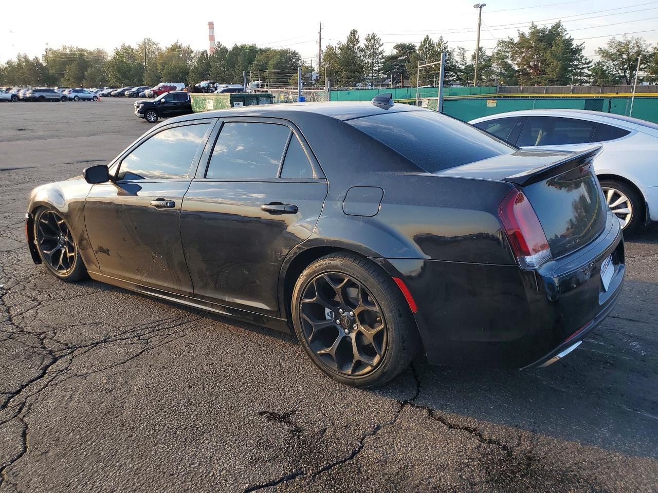 2020 Chrysler 300 S - zdjęcie 2