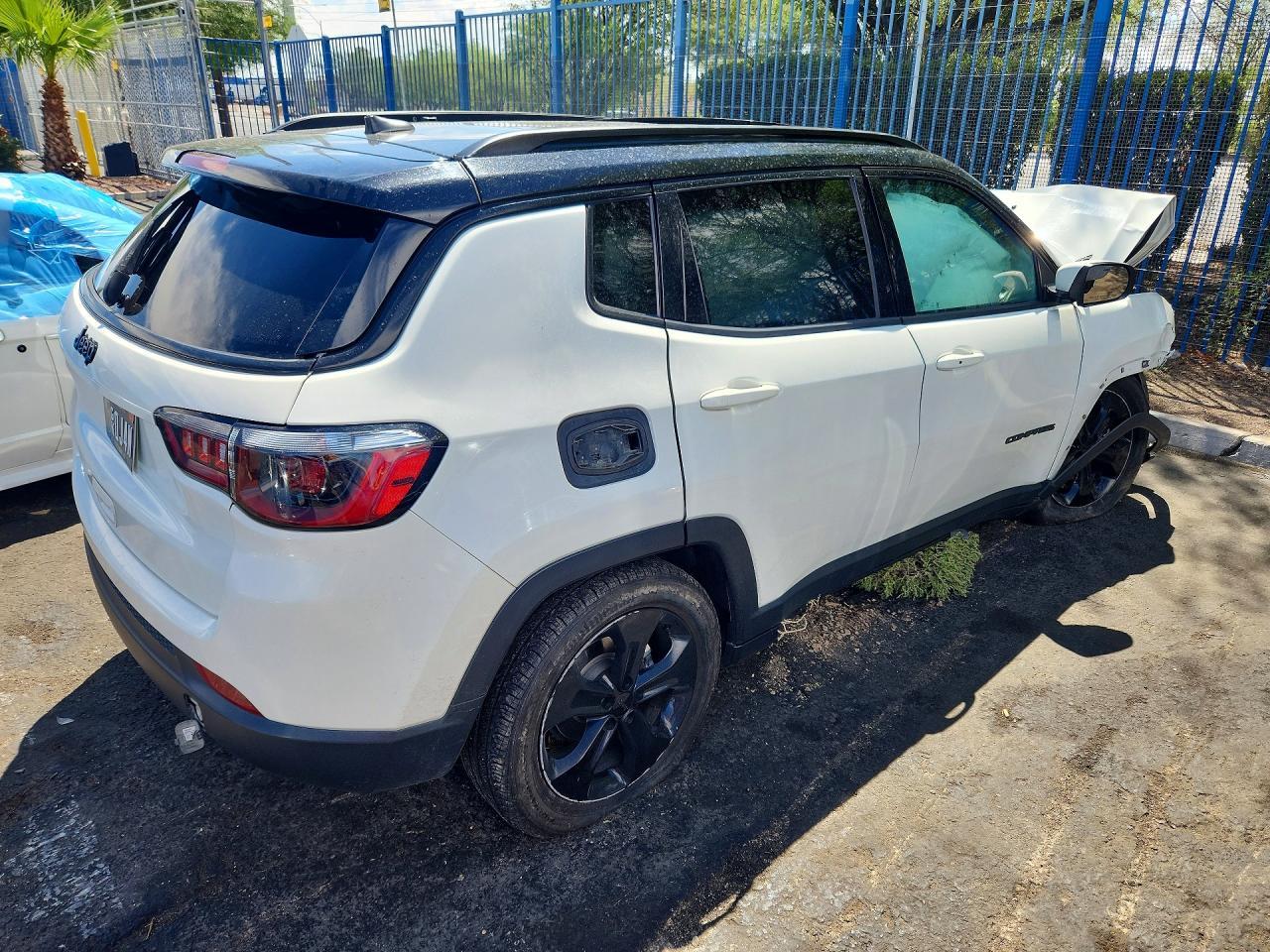 2021 Jeep Compass Latitude - zdjęcie 3