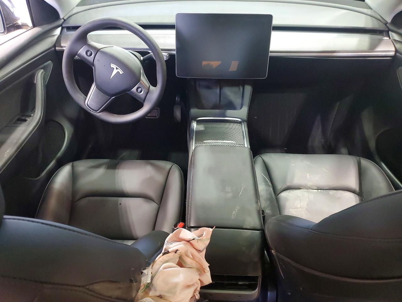 2025 Tesla Model Y - zdjęcie 8