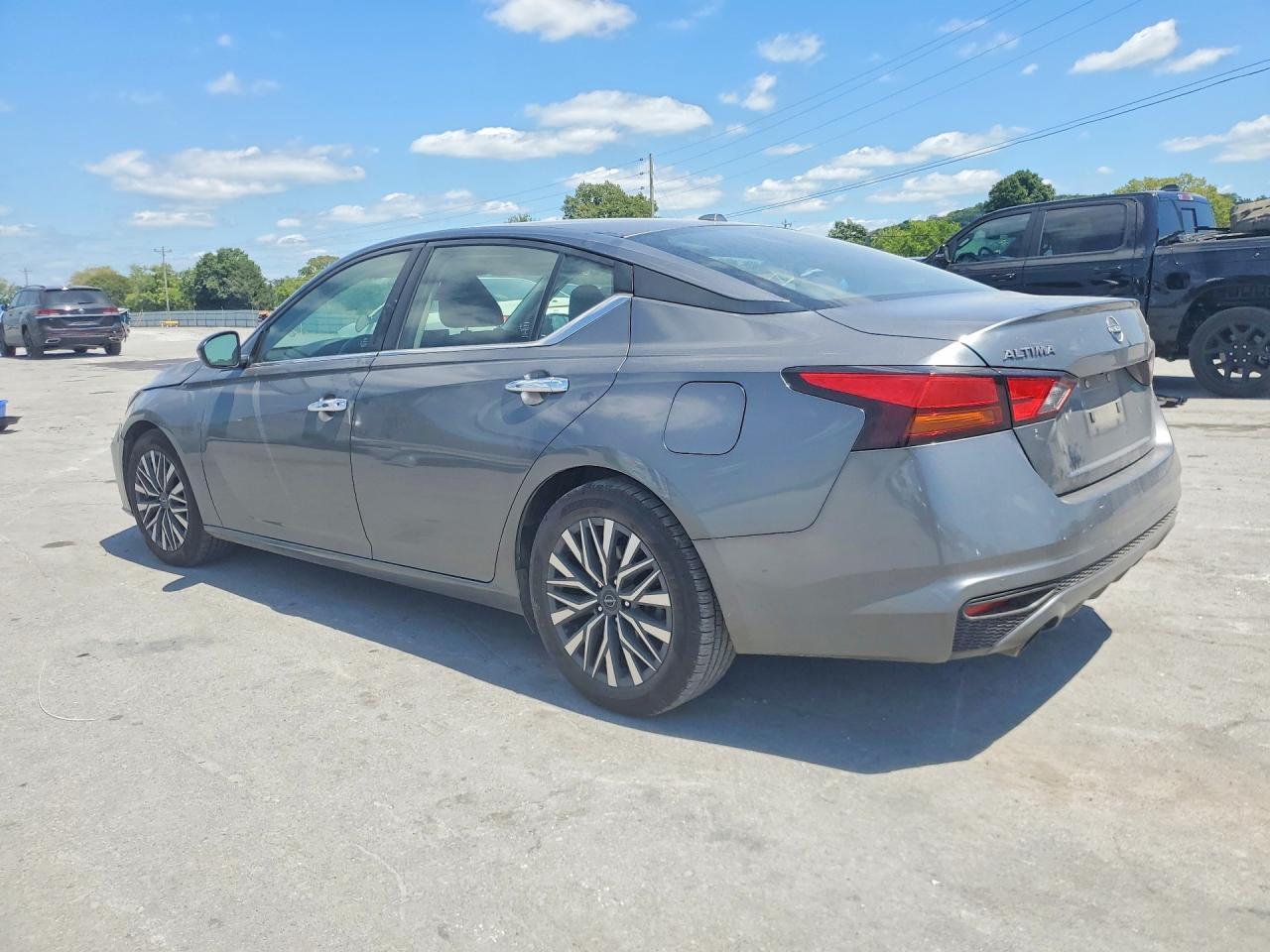 2023 Nissan Altima Sv - zdjęcie 2