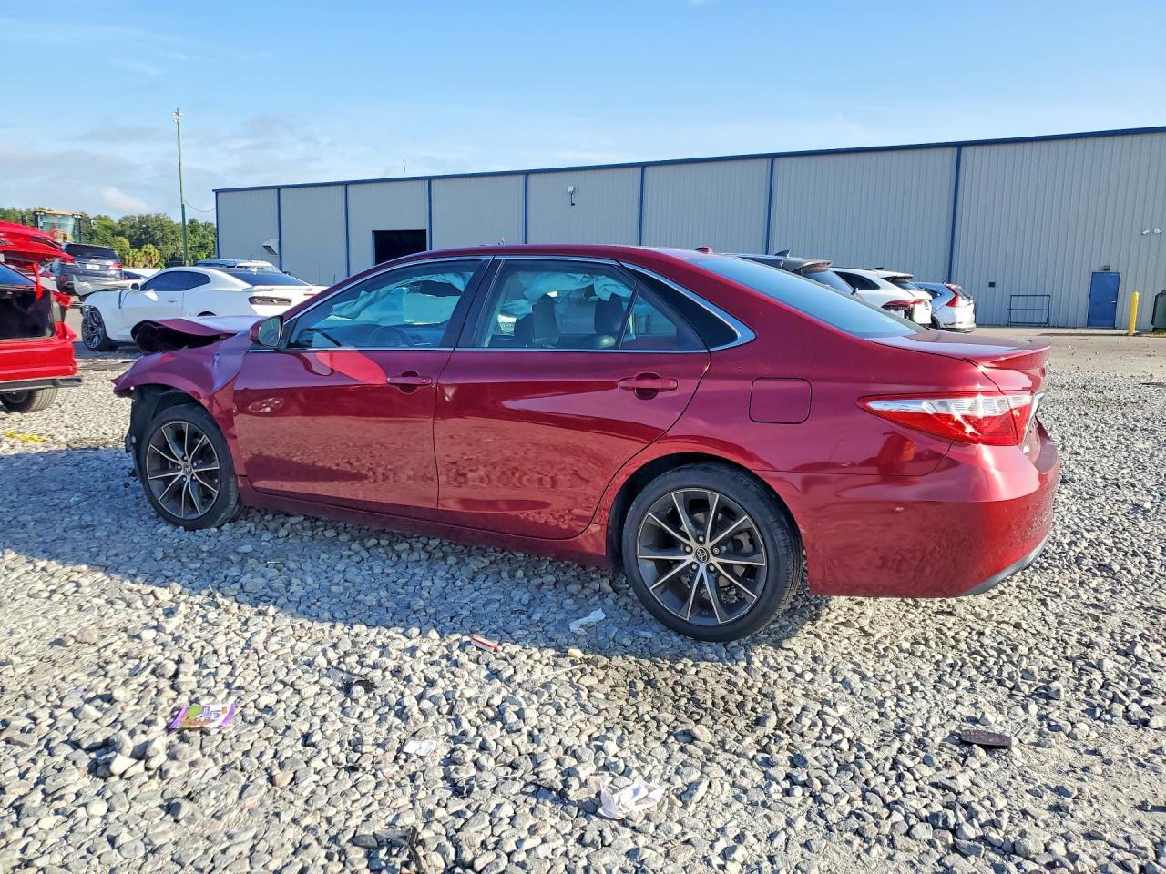 2017 Toyota Camry Xse - zdjęcie 2