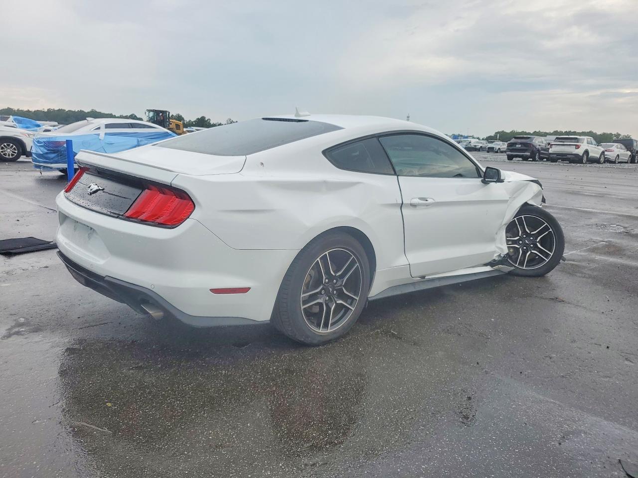 2021 Ford Mustang - zdjęcie 3