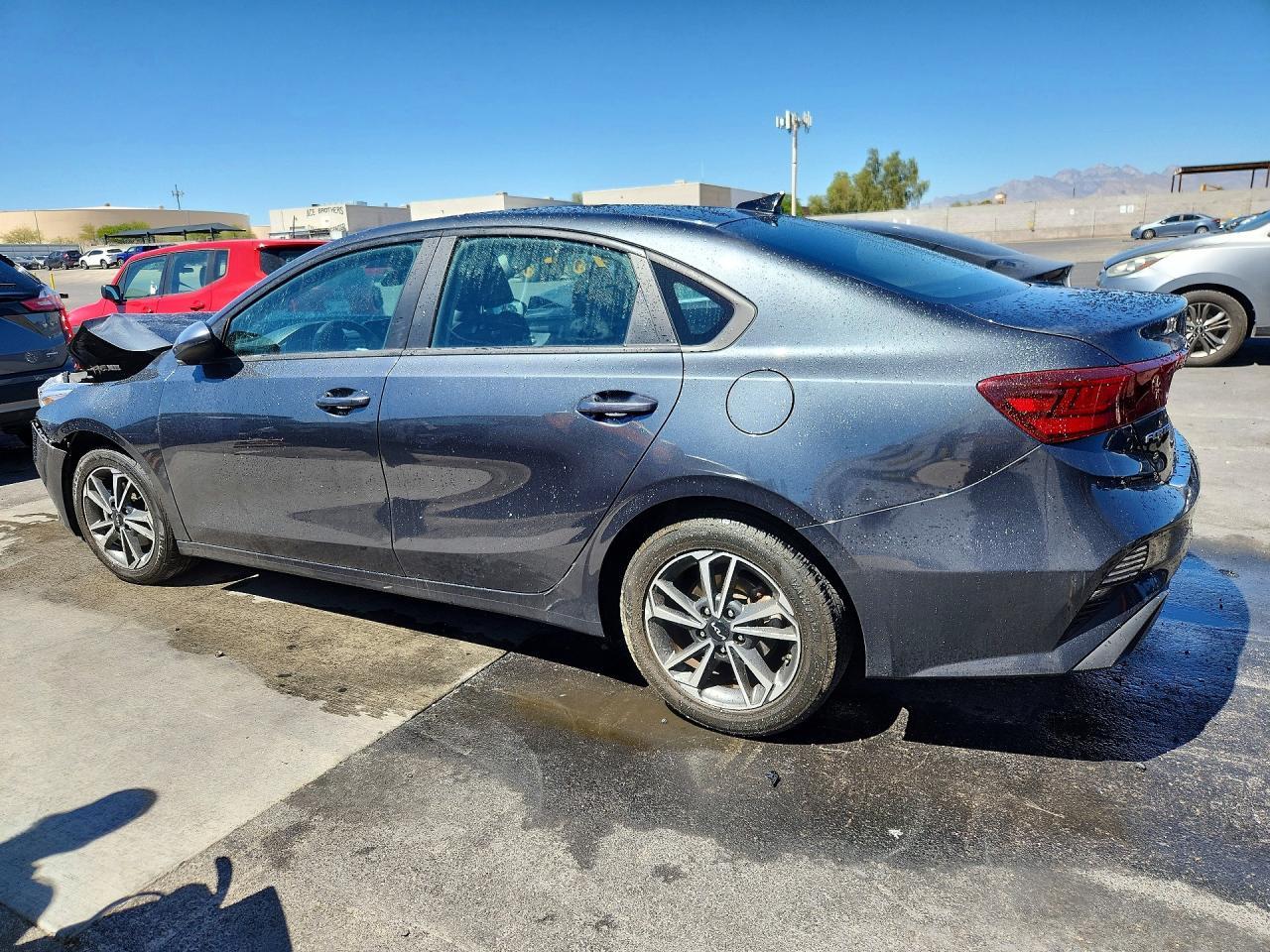 2023 Kia Forte Lxs - zdjęcie 2