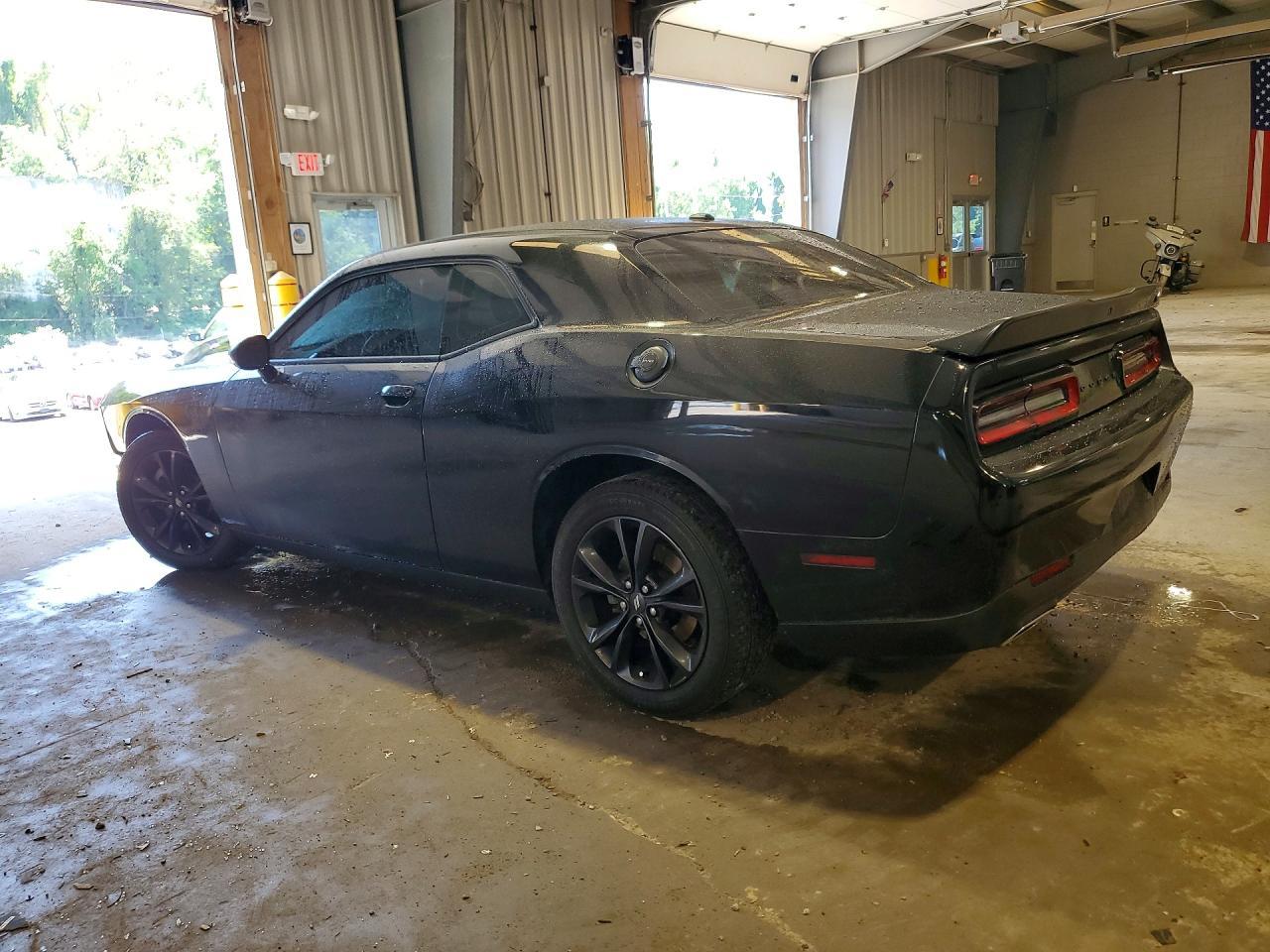 2022 Dodge Challenger Sxt - zdjęcie 2