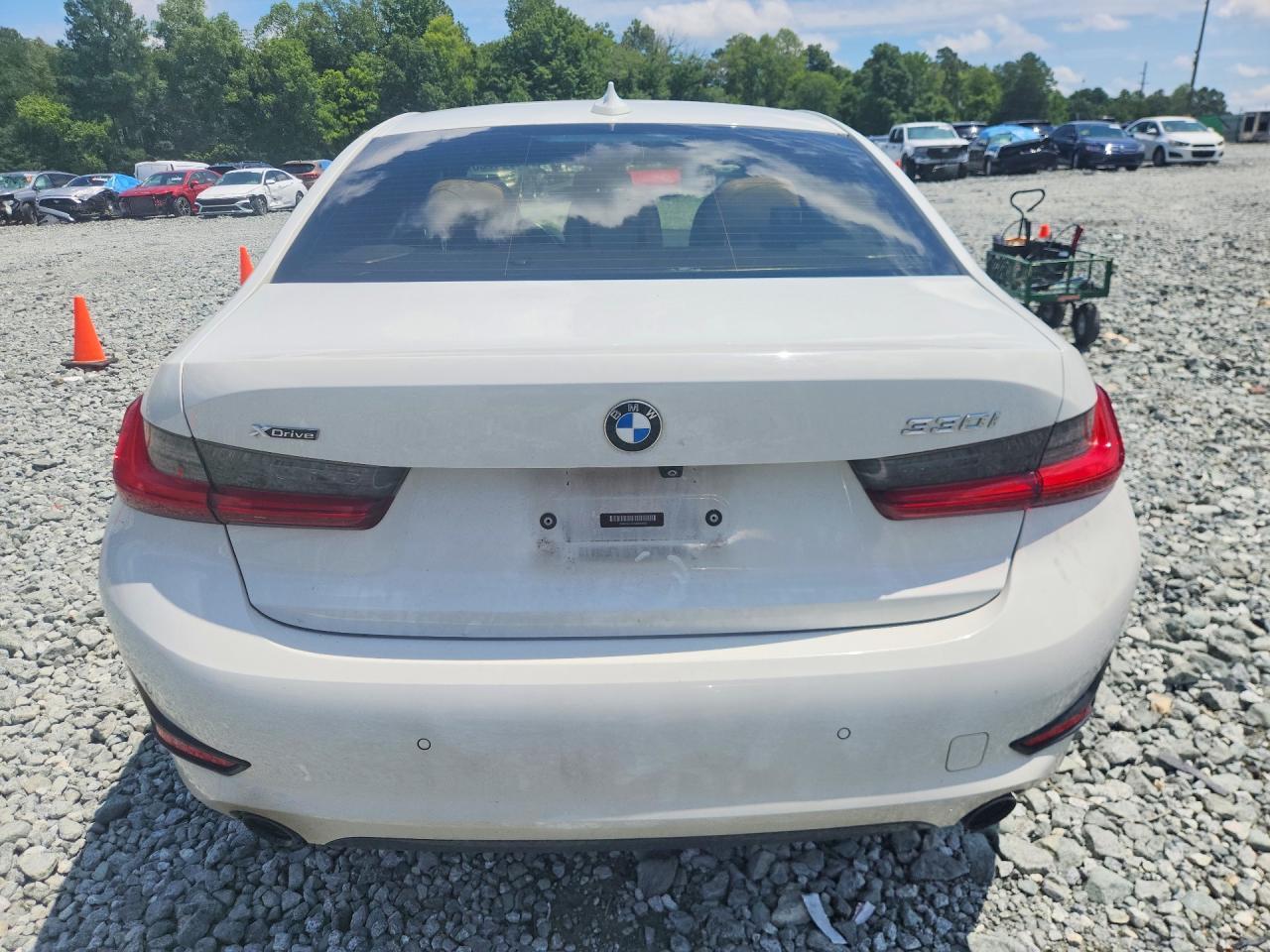 2021 BMW 330Xi - zdjęcie 6