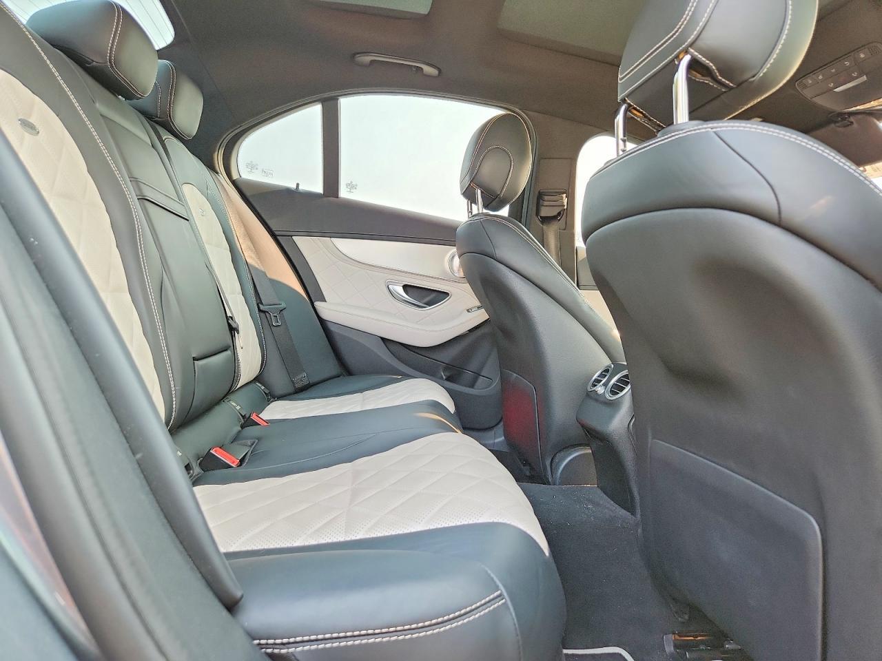 2018 Mercedes-Benz C 300 4Matic - zdjęcie 10