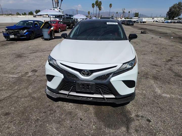 2019 Toyota Camry Xse - zdjęcie 13