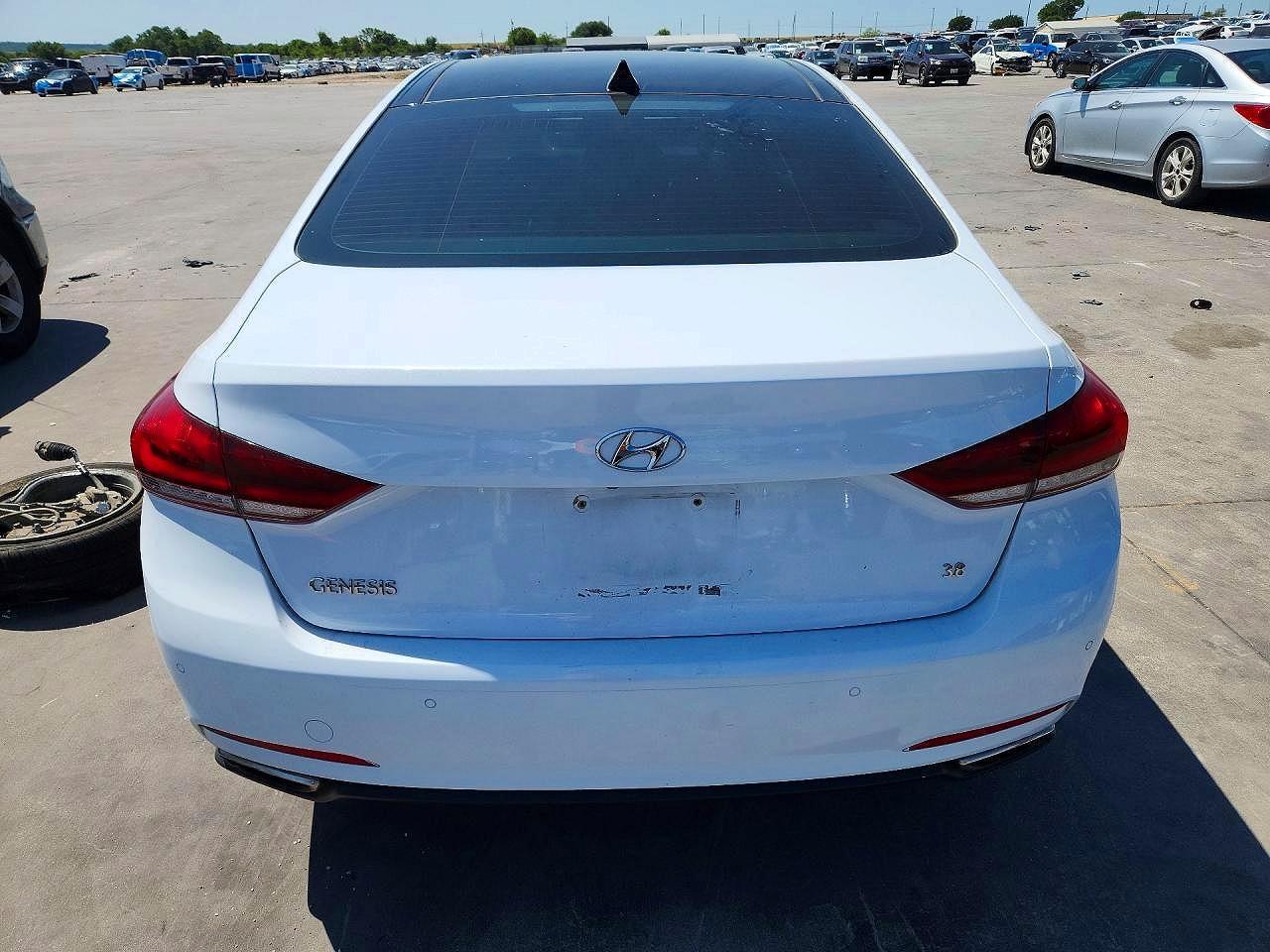 2015 Hyundai Genesis 3.8L - zdjęcie 6