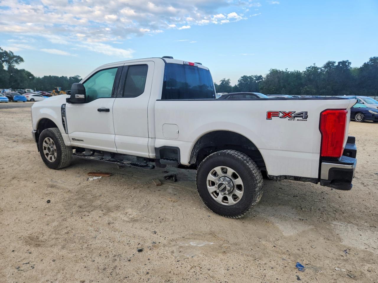 2023 Ford F350 Super Duty - zdjęcie 2