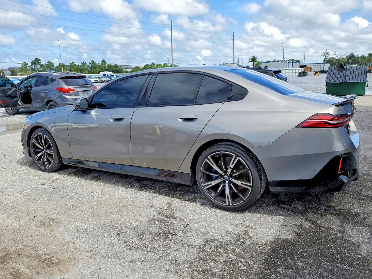 2025 BMW 530 I - zdjęcie 2