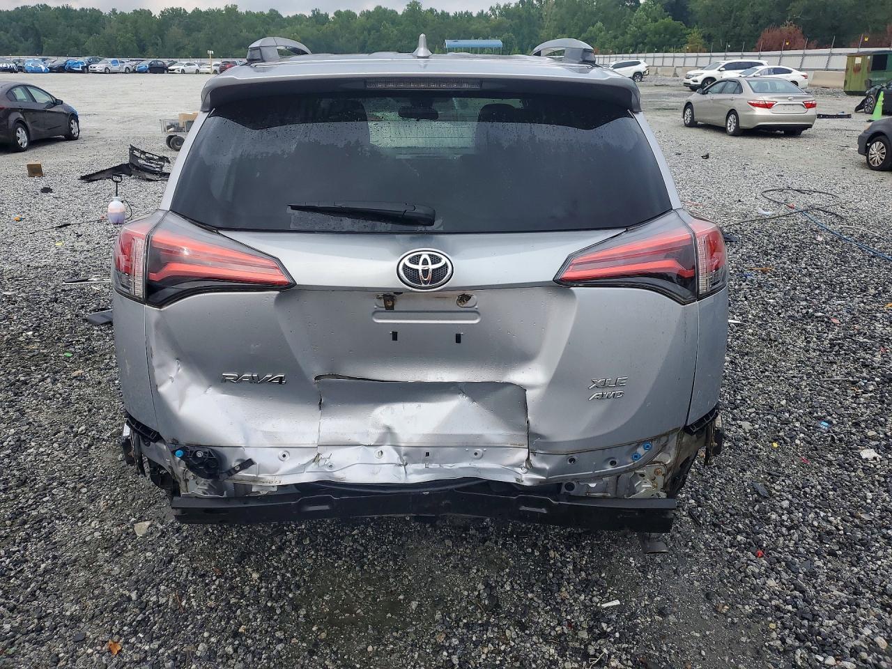 2017 Toyota Rav4 Xle - zdjęcie 6