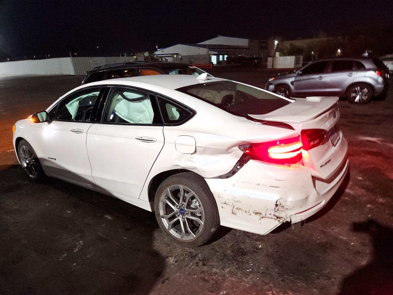 2019 Ford Fusion Titanium - zdjęcie 2