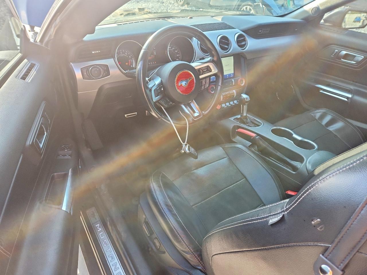 2020 Ford Mustang - zdjęcie 8