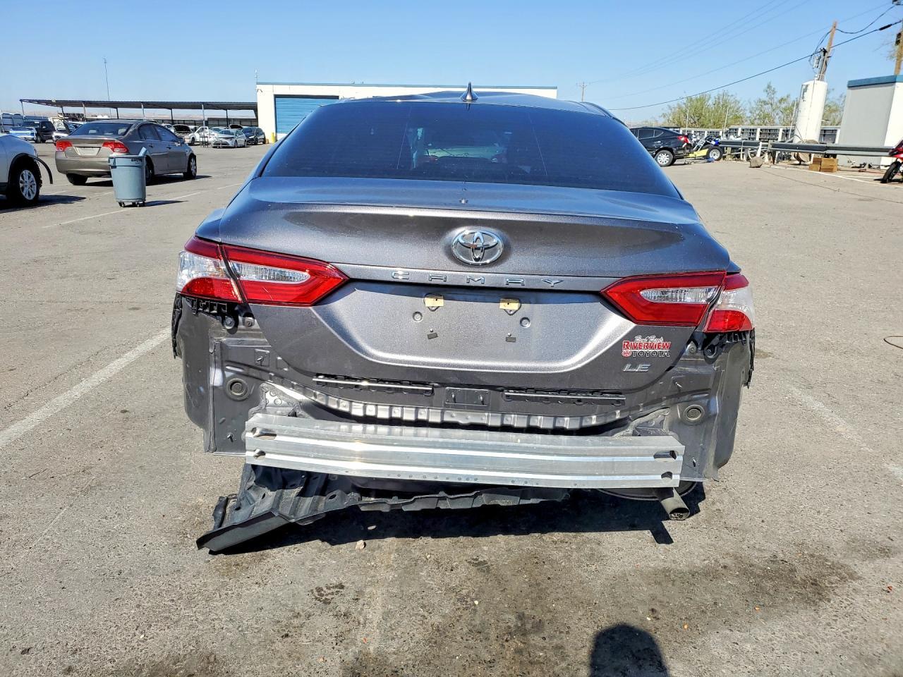 2019 Toyota Camry Le - zdjęcie 6