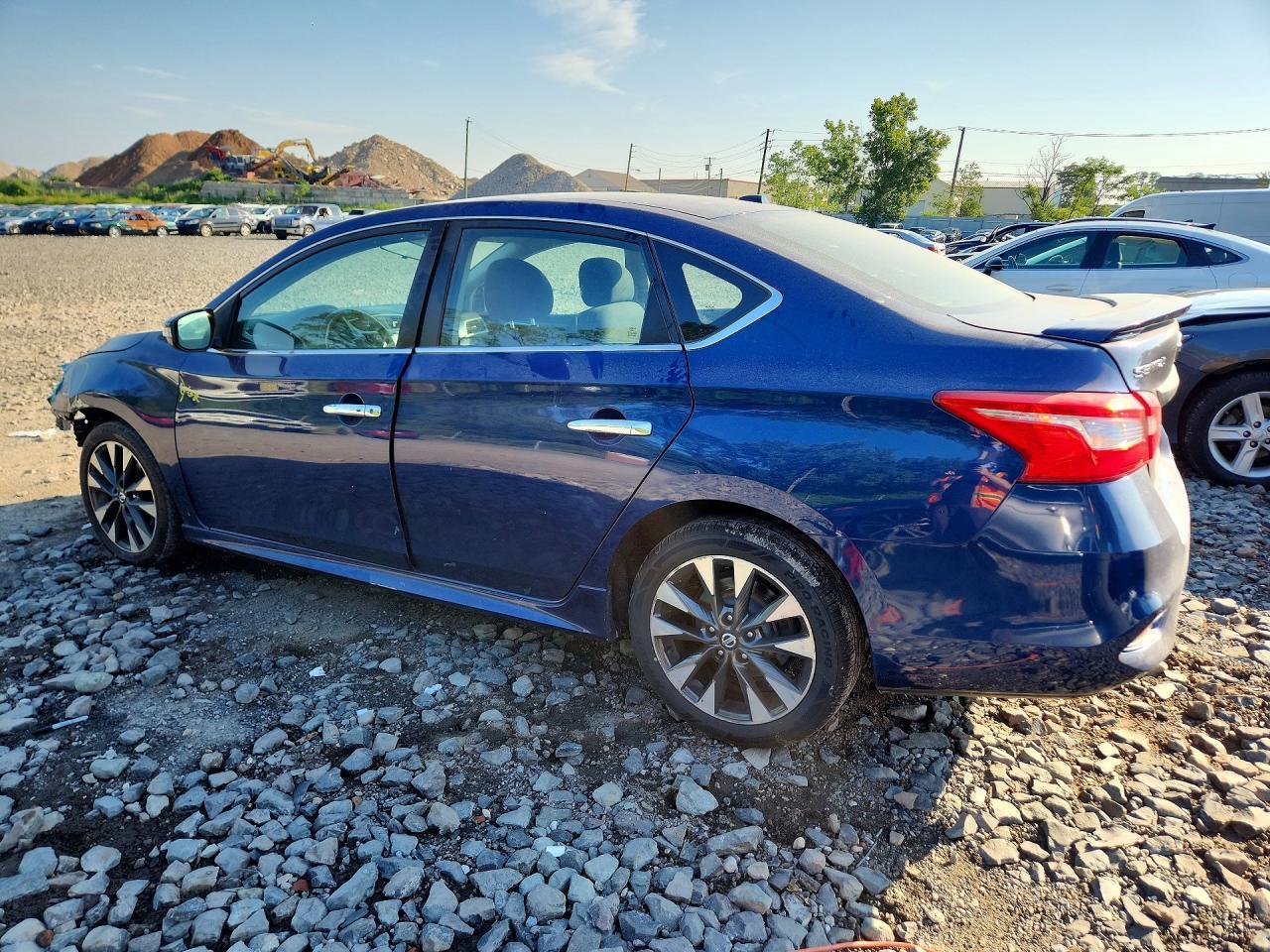 2019 Nissan Sentra Sr - zdjęcie 2