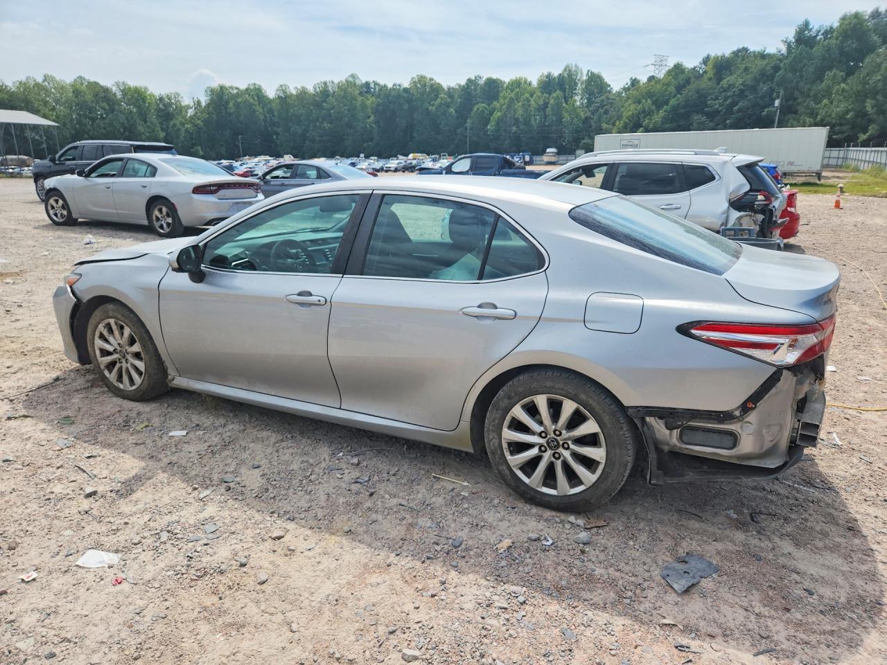 2018 Toyota Camry Le - zdjęcie 2