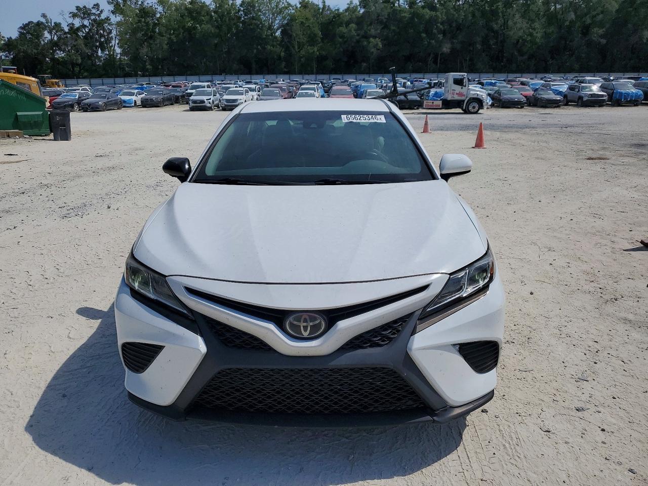 2018 Toyota Camry Se - zdjęcie 5