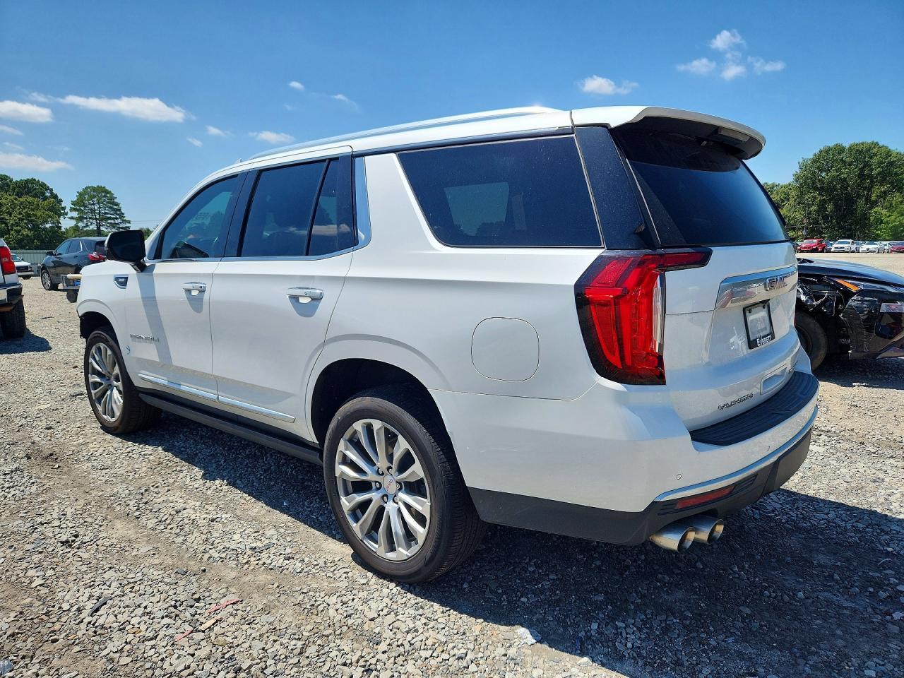 2022 GMC Yukon Denali - zdjęcie 2