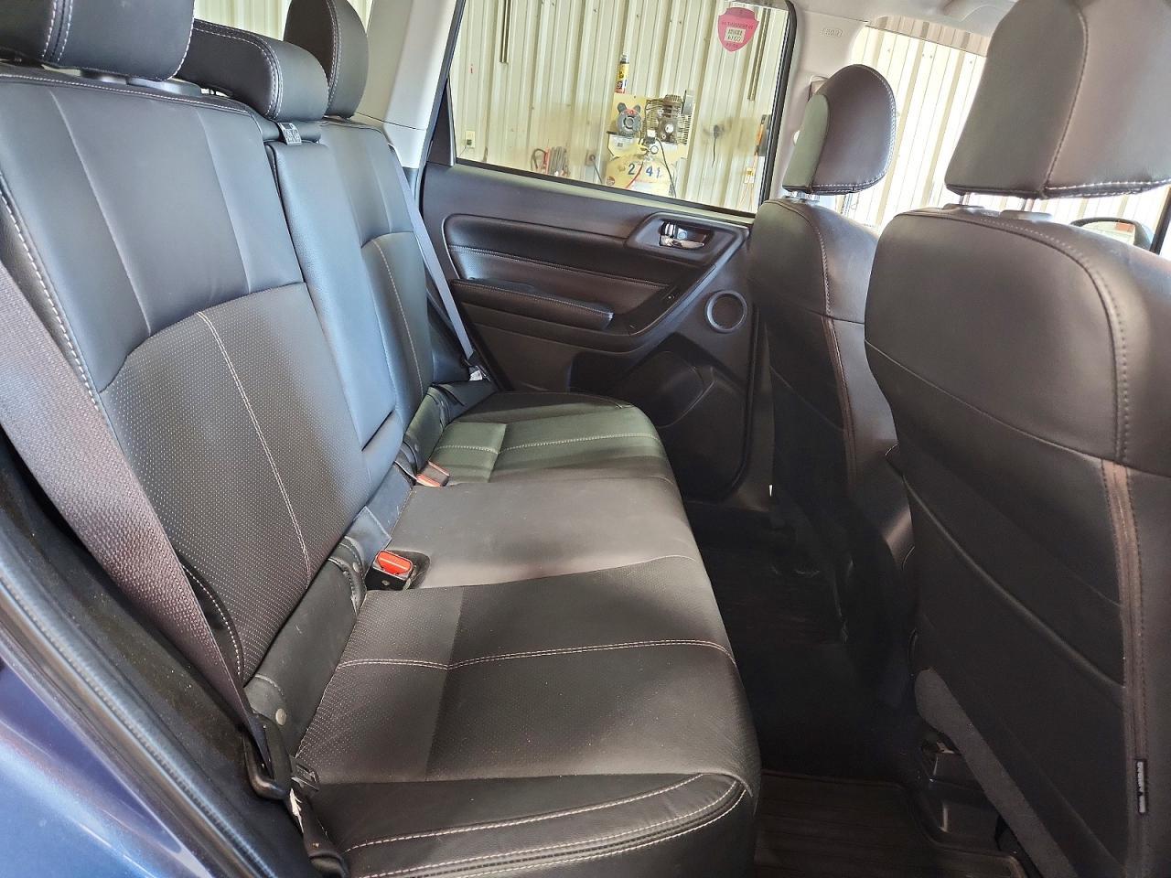 2017 Subaru Forester 2.5I Touring - zdjęcie 10
