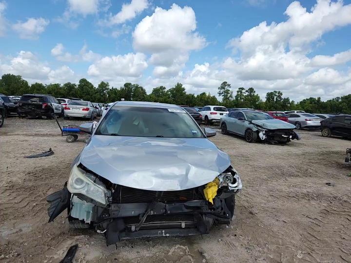 2016 Toyota Camry Le - zdjęcie 14