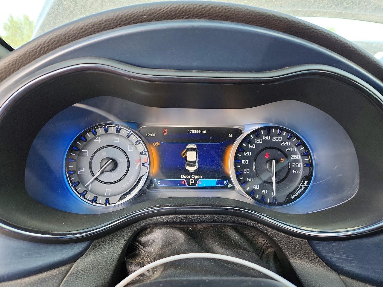 2015 Chrysler 200 S - zdjęcie 9