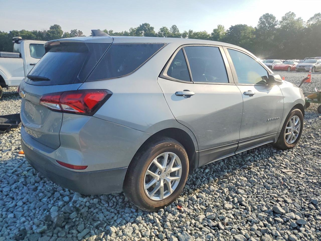 2024 Chevrolet Equinox Ls - zdjęcie 3