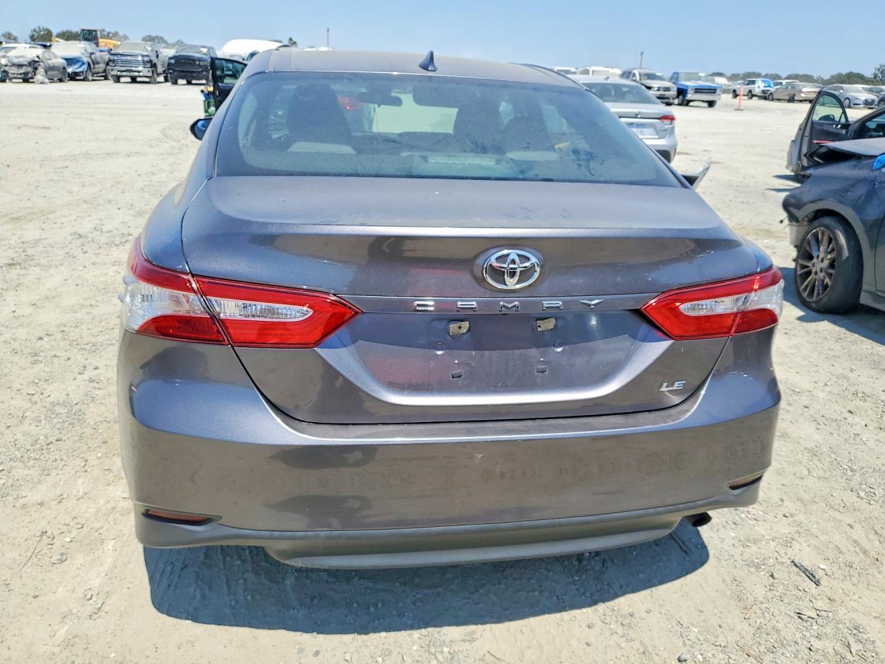 2019 Toyota Camry Le - zdjęcie 6