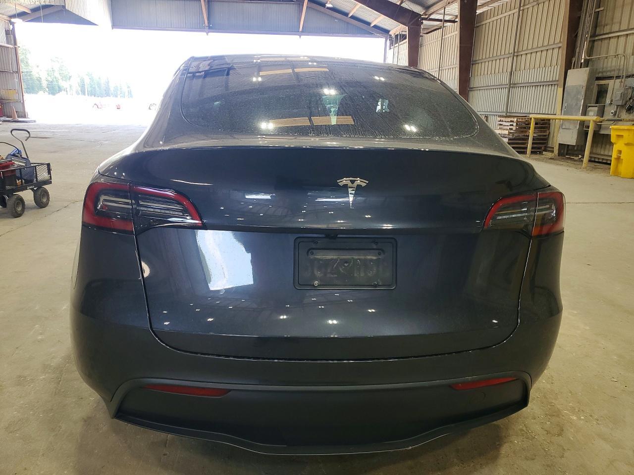 2025 Tesla Model Y - zdjęcie 6