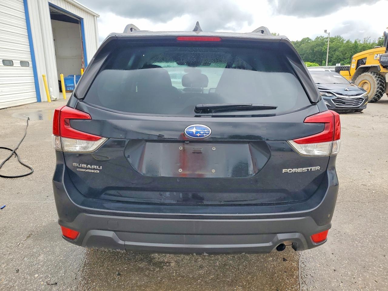 2023 Subaru Forester Premium - zdjęcie 6