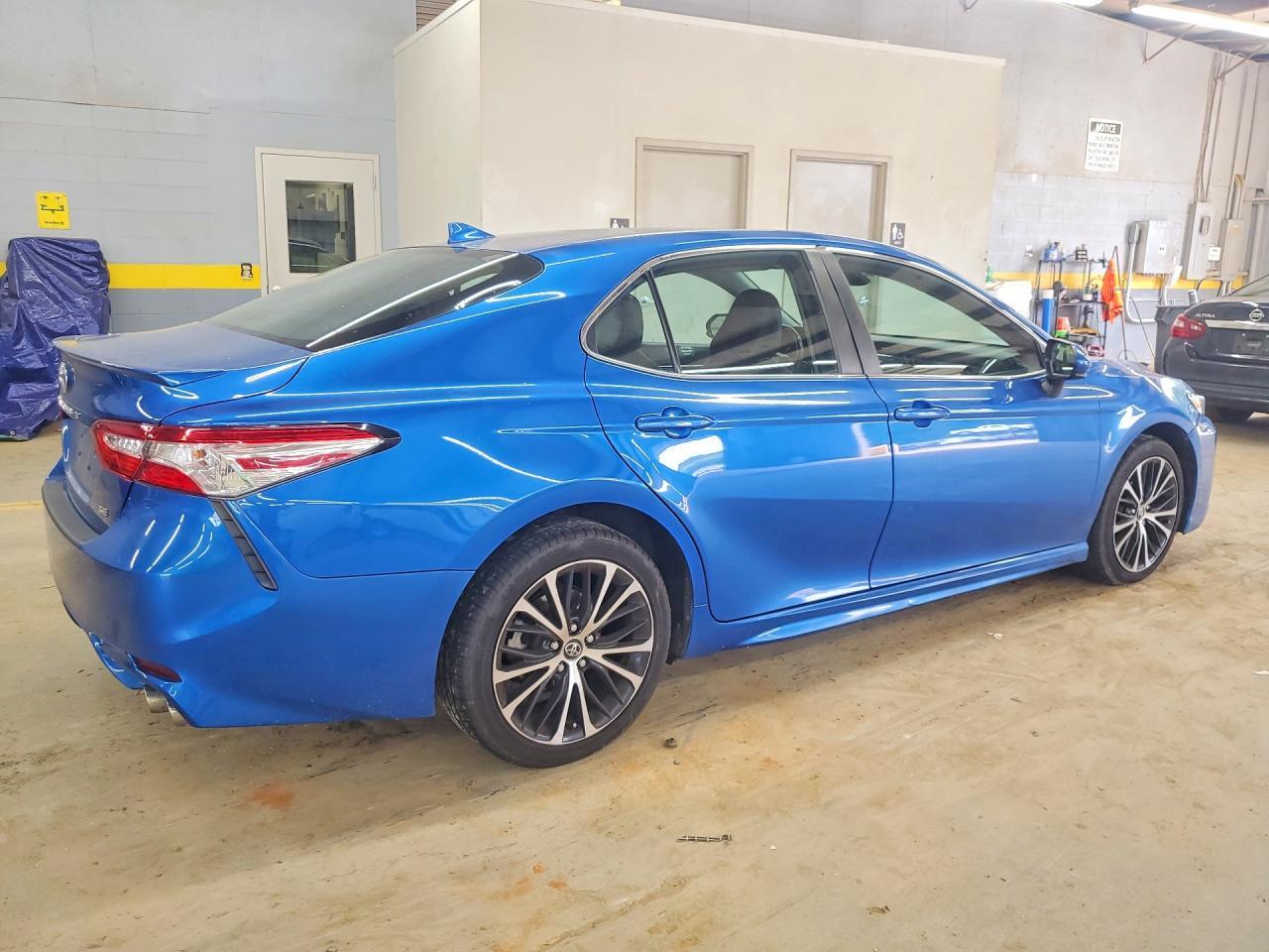2020 Toyota Camry Se - zdjęcie 3