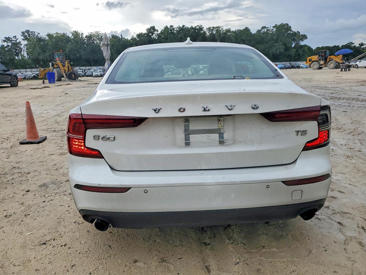 2020 Volvo S60 T5 Momentum - zdjęcie 6