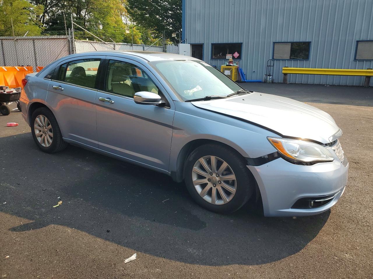 2014 Chrysler 200 Limited - zdjęcie 4