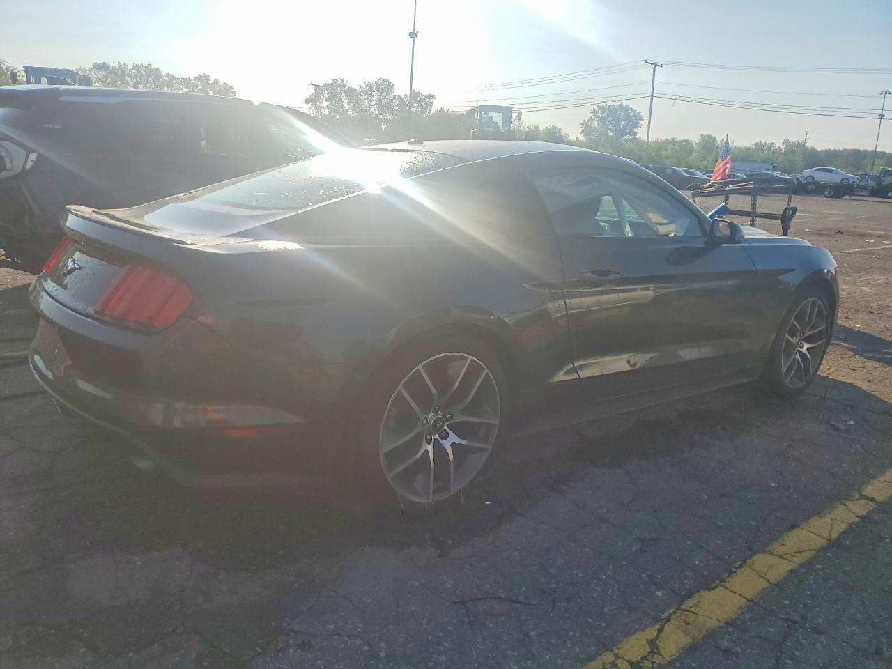 2015 Ford Mustang - zdjęcie 3