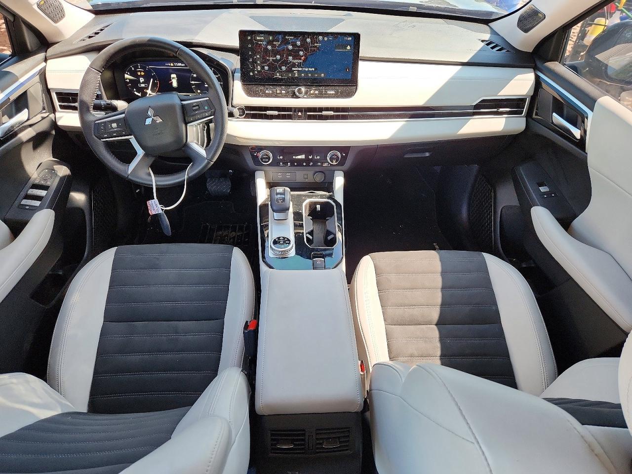 2025 Mitsubishi Outlander Se - zdjęcie 8