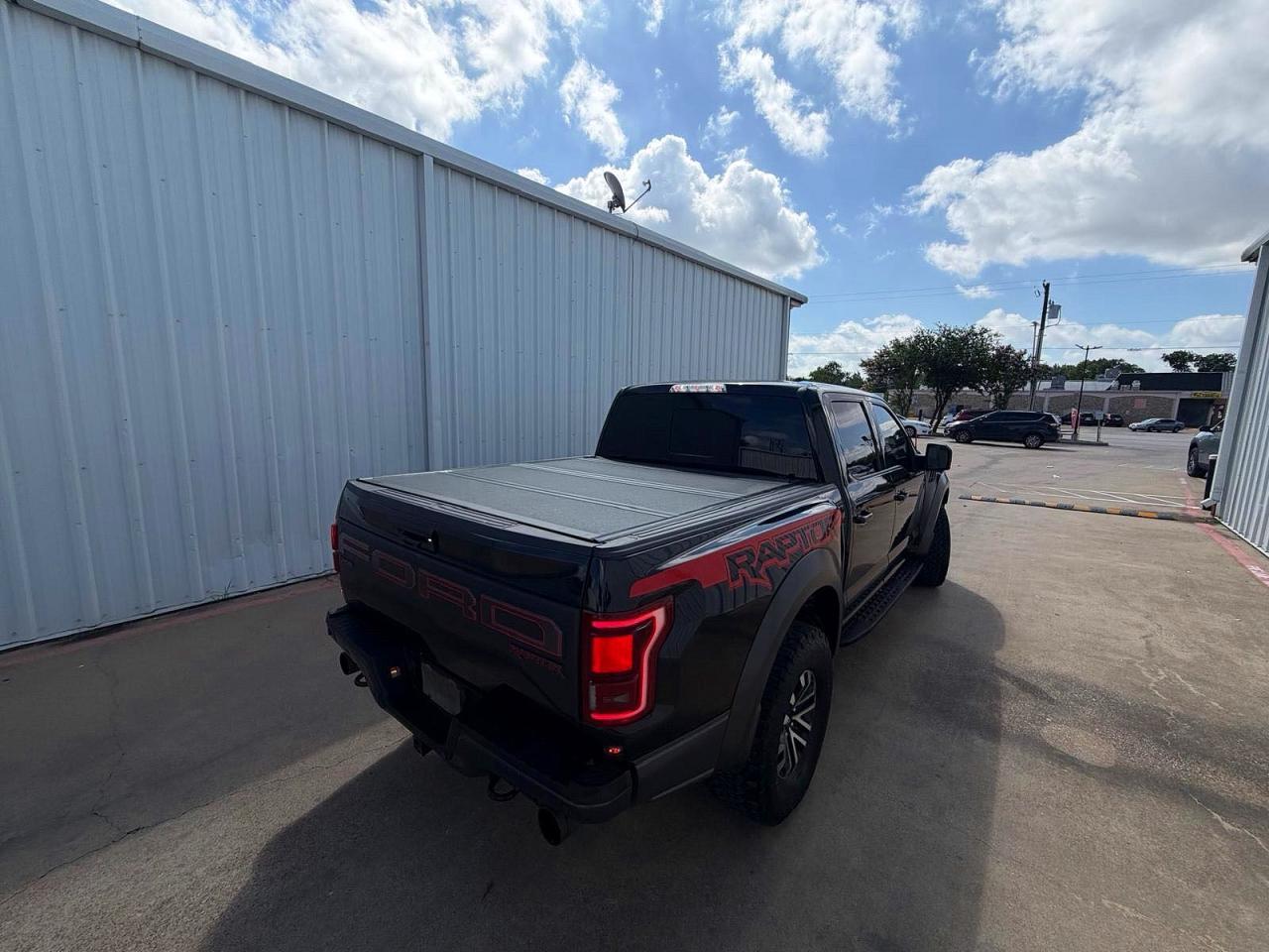 2019 Ford F150 Raptor - zdjęcie 4